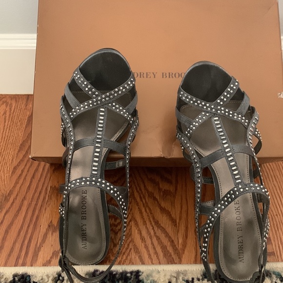 Audrey Brook Pewter Heels size 8  1/2 - Picture 3 of 3